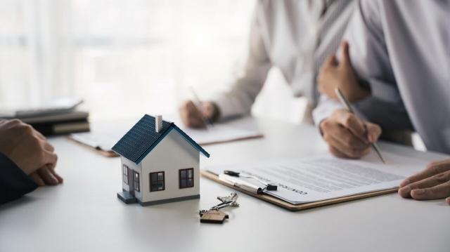 Home Loan Refinance: When and Why Should You Switch Lenders?